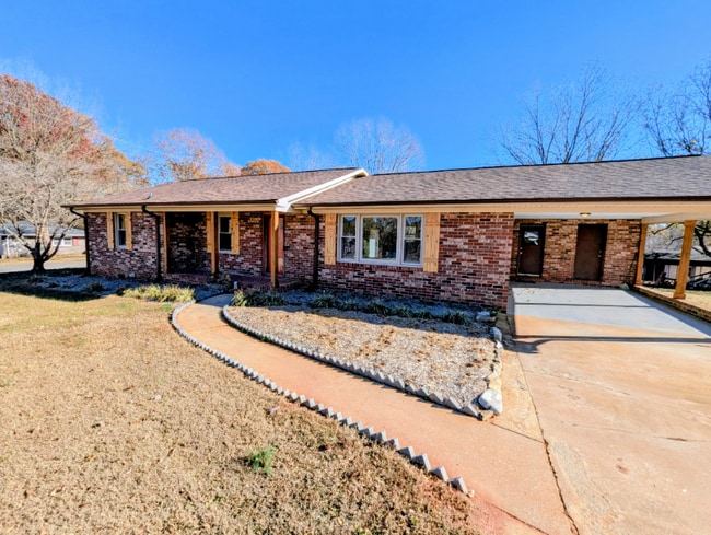 Building Photo - 201 Acorn Dr