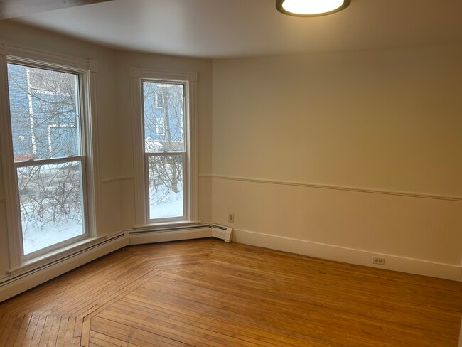 Living room - 43 Franklin St Unit 3