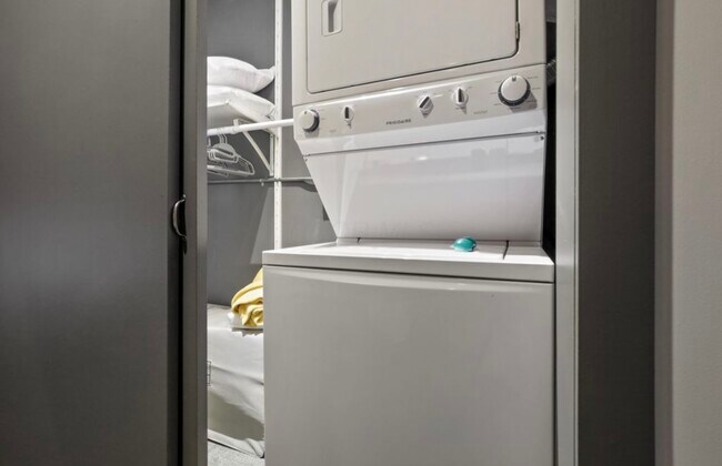 Photo - 974 N High St Unit B