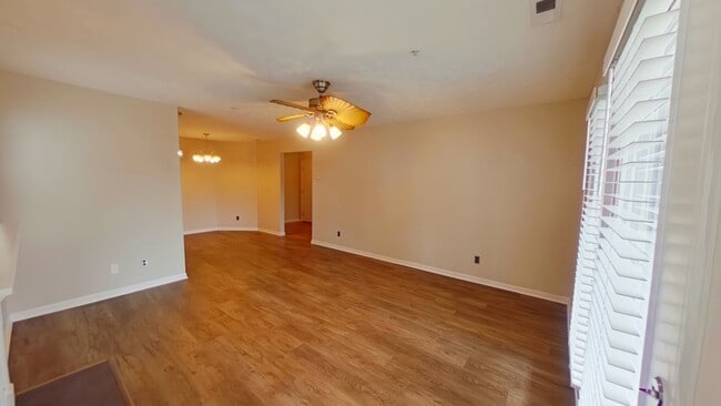 Photo - 300 Waterdown Dr