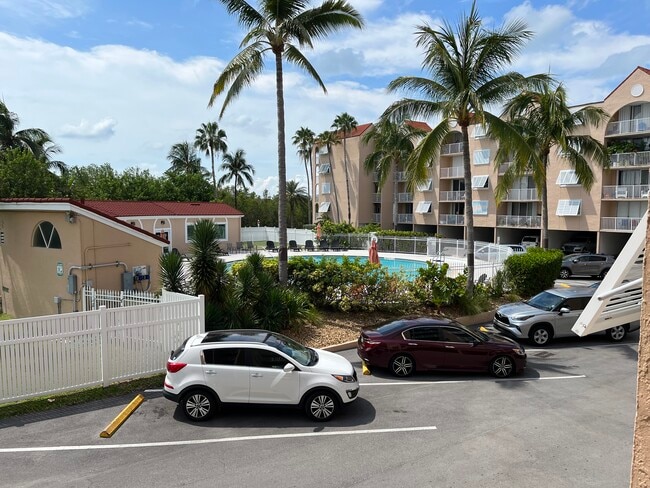 Building Photo - 3930 S Roosevelt Blvd Unit N109 Rental
