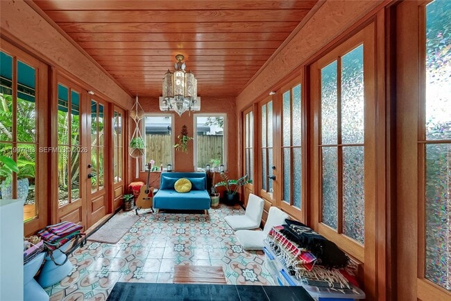 Photo - 521 NE 74th St