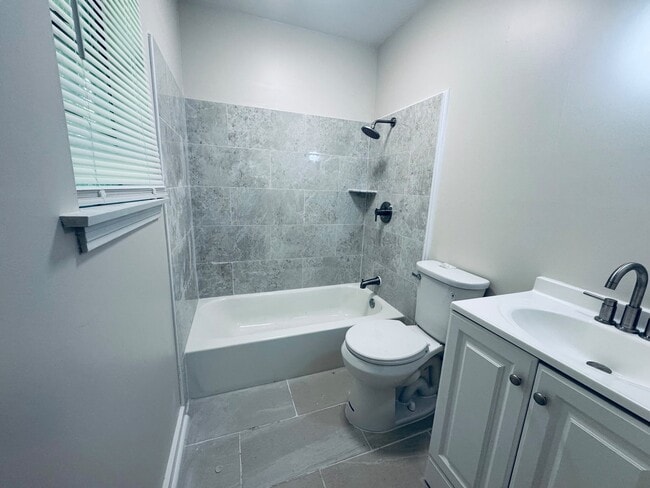Photo - 1319 Dorgan St