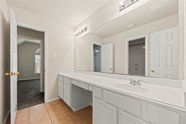 6411 Briar Moss Ln