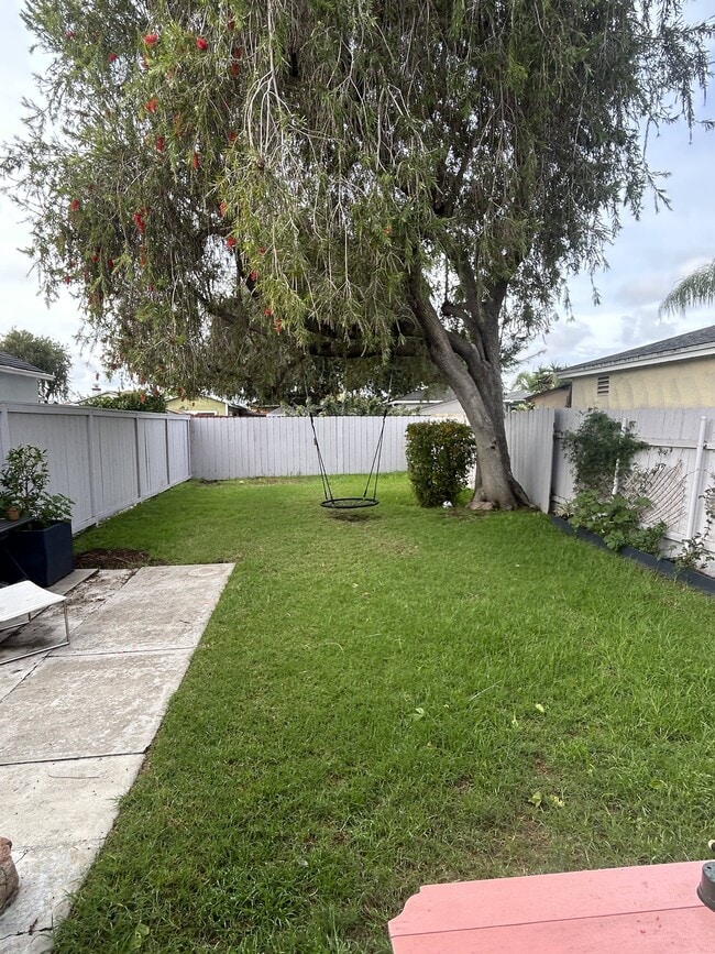 Photo - 4646 51st St