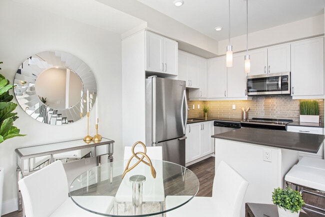2051 Prospect Str