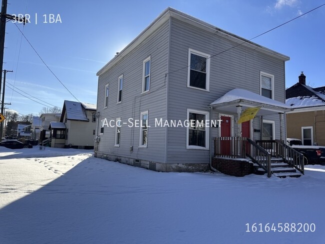 Photo - 956 Adams St SE