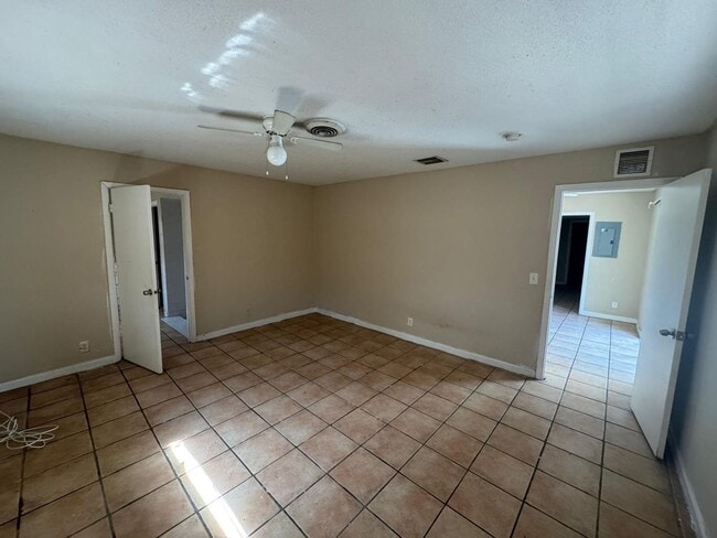 Photo - 1430 N Stacy St