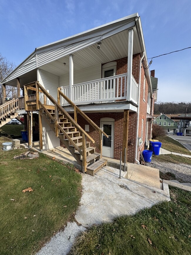 Photo - 1416 S George St Unit 2