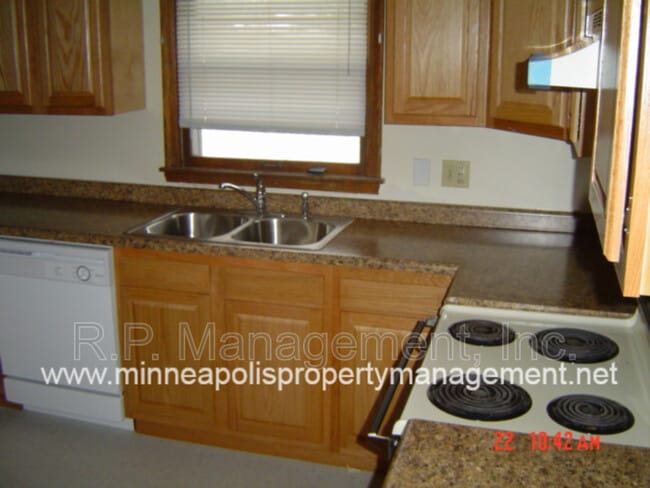 Photo - 990 Transit Ave