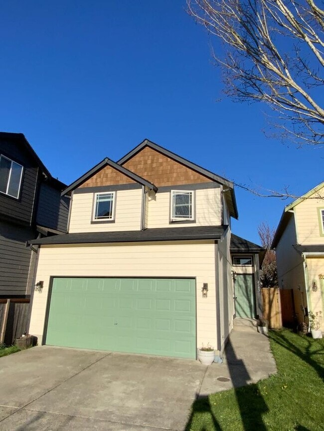 Building Photo - Spanaway Home 3bdr & 2.5 bath 2 car garage & UPDATED FLOOR PLAN