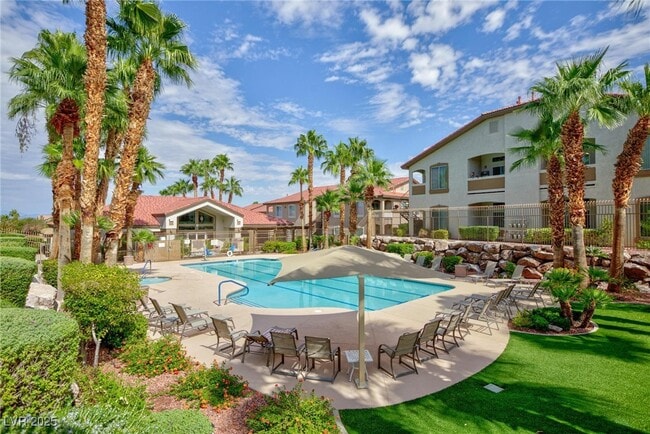 Building Photo - 2305 W Horizon Ridge Pkwy Unit 1822