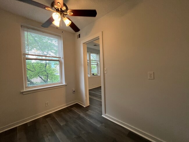 Photo - 3727 N Pine Grove Ave Unit 400