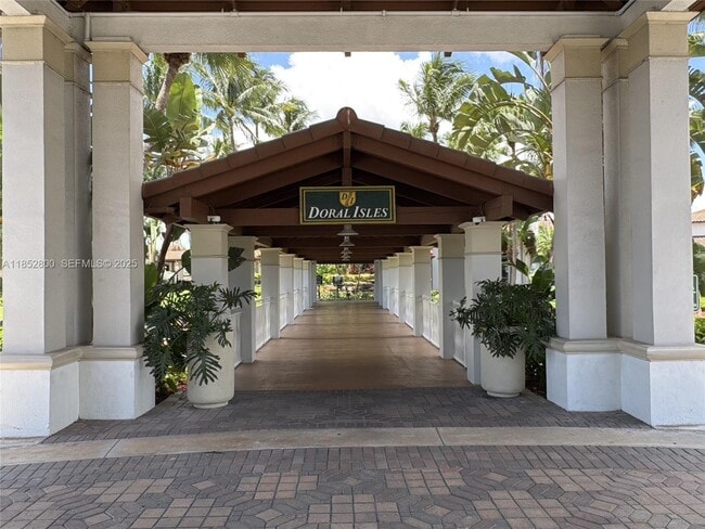 Building Photo - 10730 NW 66th St Unit 410