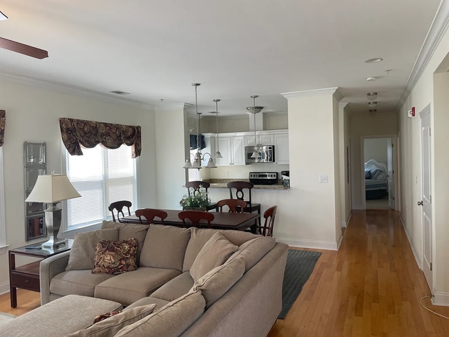 Photo - 2 Bed, 2 Bath Apartment on the River - Furnhsied Rental