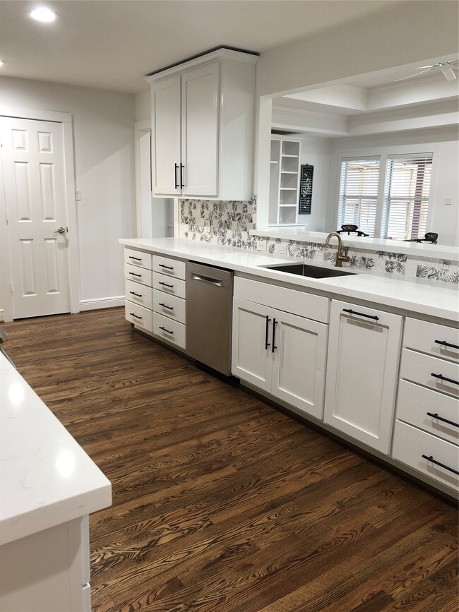 Photo - 1346 Chantilly Ln