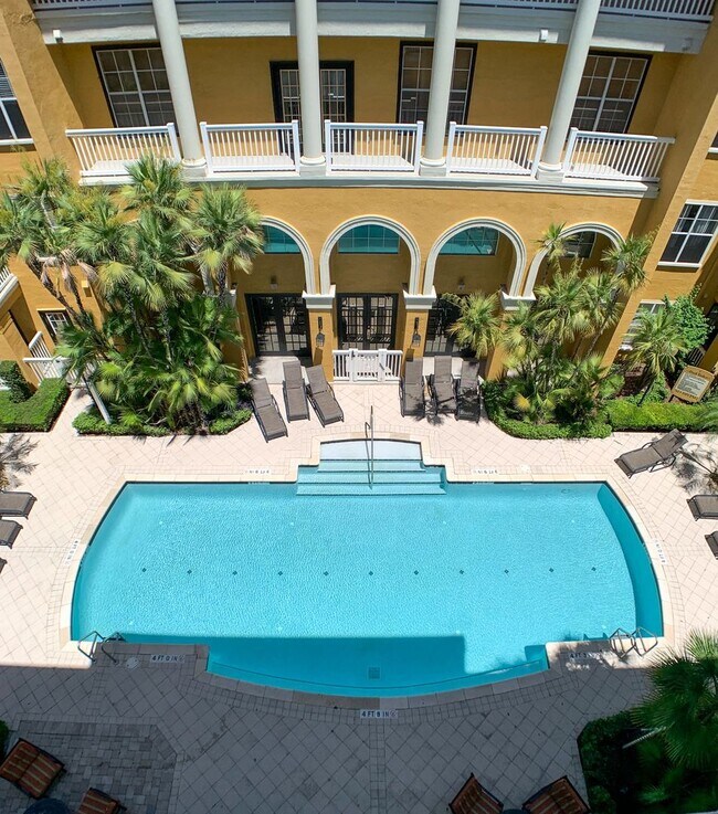 Photo - New listing 2/2 with pool view