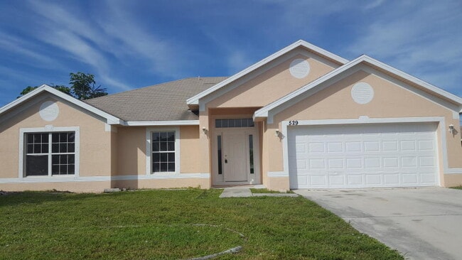 Building Photo - 529 SW Baoy Ave