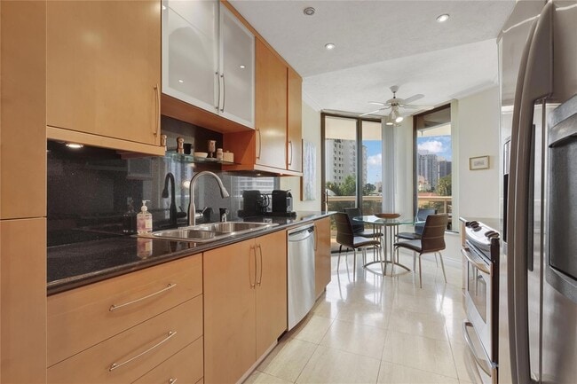 Photo - 20191 E Country Club Dr Unidad 510