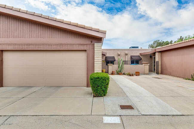 Photo - 2705 E Cactus Rd