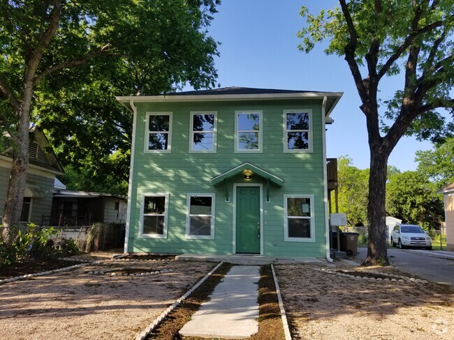 Building Photo - 1008 E 49th St Unit A Rental