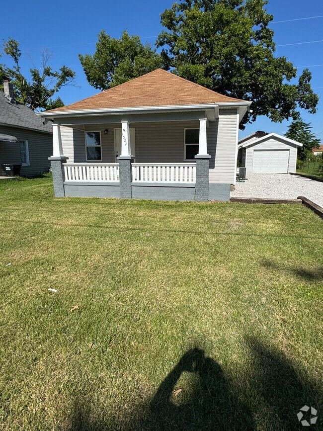 Building Photo - 1522 N Farmer Ave Rental