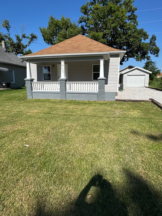 Building Photo - 1522 N Farmer Ave Rental