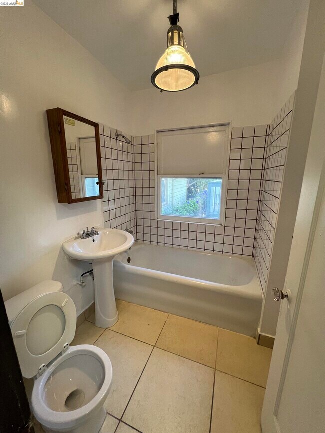 Photo - 1727 Alcatraz Ave