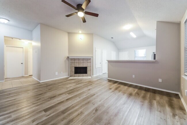 Photo - 2413 Finch Dr