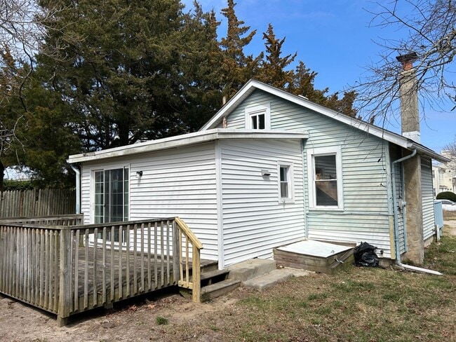 Photo - Charming 2 bedroom 1 bathroom, recently renovated single family home