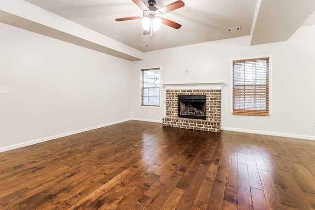 Photo - 267 Village Park Dr