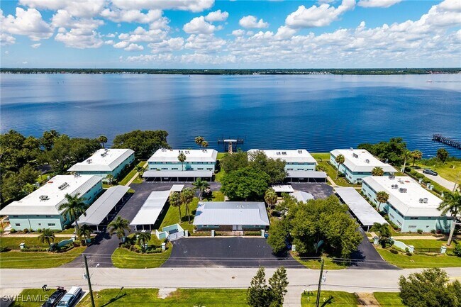 Photo - 3225 E Riverside Dr