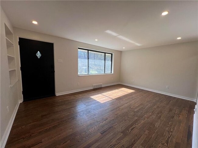 Photo - 658 Fort Couch Rd