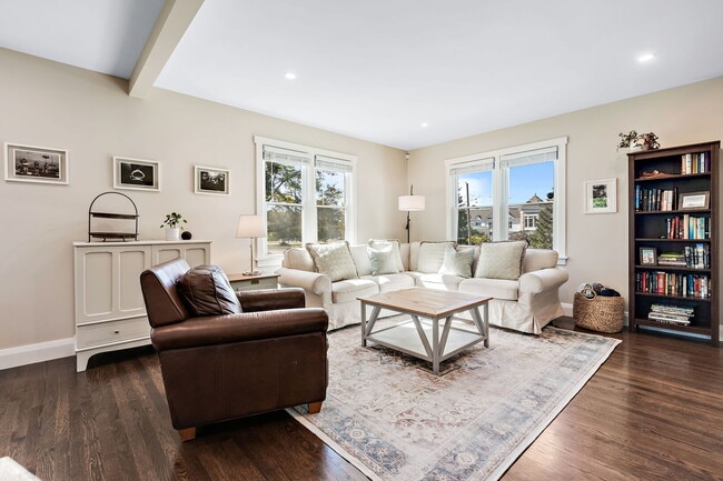 Photo - 639 Cumnor Ave