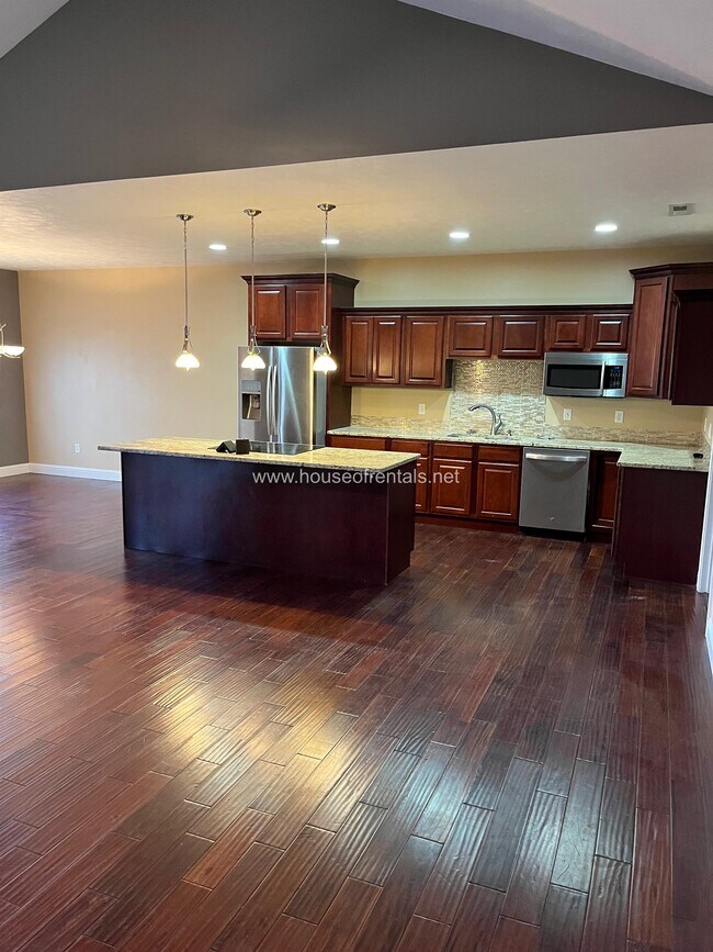 Photo - 305 S McVicker Dr