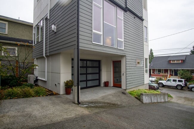 Building Photo - 3Bd/3.25Ba Seattle Home