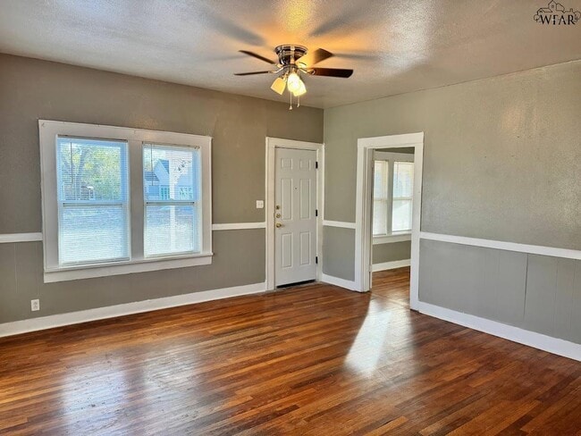 Photo - 3008 Cumberland Ave