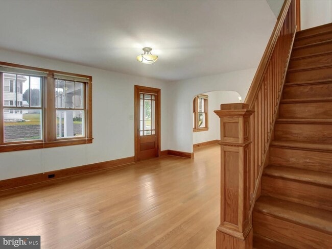 Photo - 557 N Franklin St