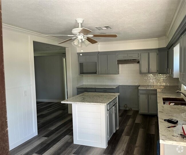 Building Photo - 1320 Montezuma St Rental