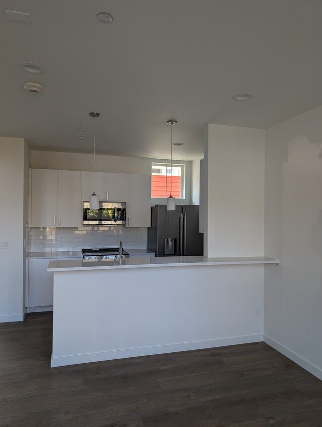 Building Photo - 35 2nd Ave SE Unit 23