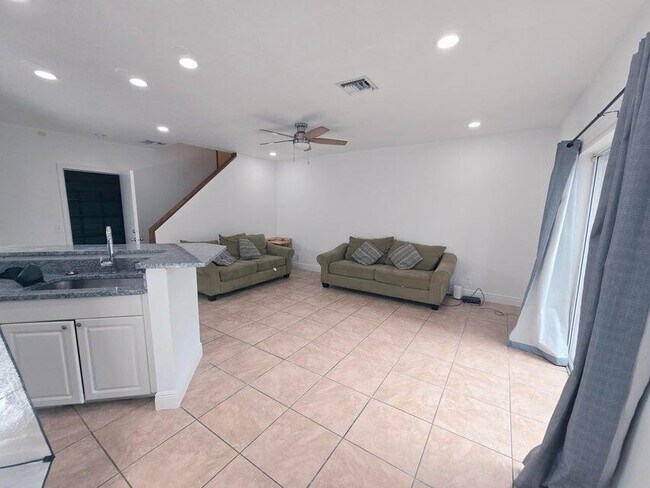 Photo - 205 Leland Ln