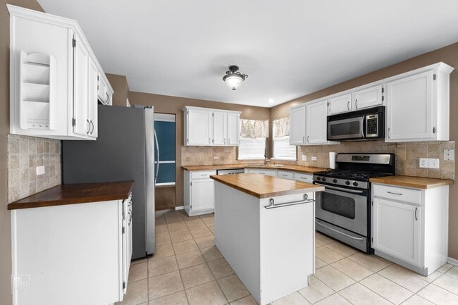 Photo - Aurora Four Bedroom Home with Fenced Yard ...