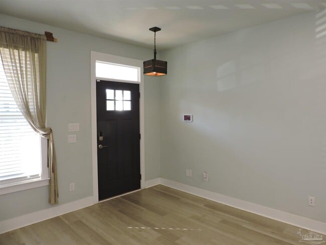 Photo - 1058 W Brainerd St