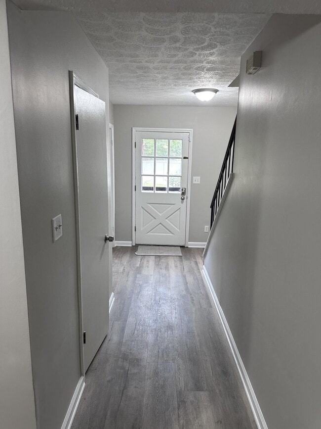 Photo - 185 Eaglewood Way