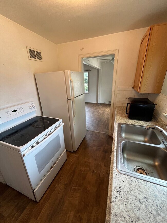 Photo - 3 Bedroom 1 Bathroom Ranch in East Denver! Casa