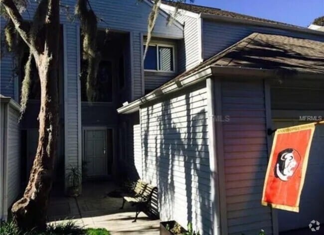Building Photo - Large Executive Carrollwood Townhome