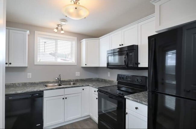 Photo - 4850 Harbour Landing Dr