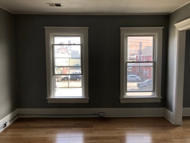 Photo - 4043 Saint Clair Ave