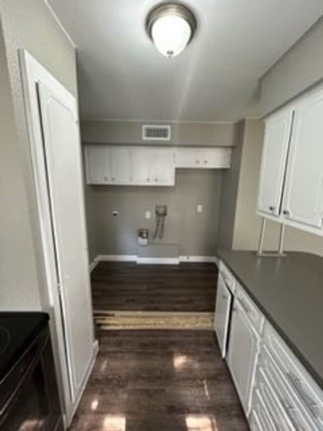 Photo - 400 Donnell Dr Unit B