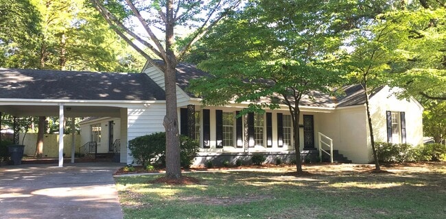 Building Photo - Dont miss out on this spacious East Memphi... Rental